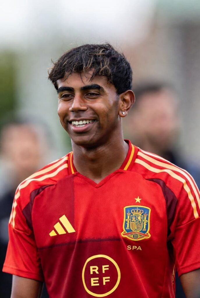 Lamine Yamal smiling in Spain national team jersey 2026