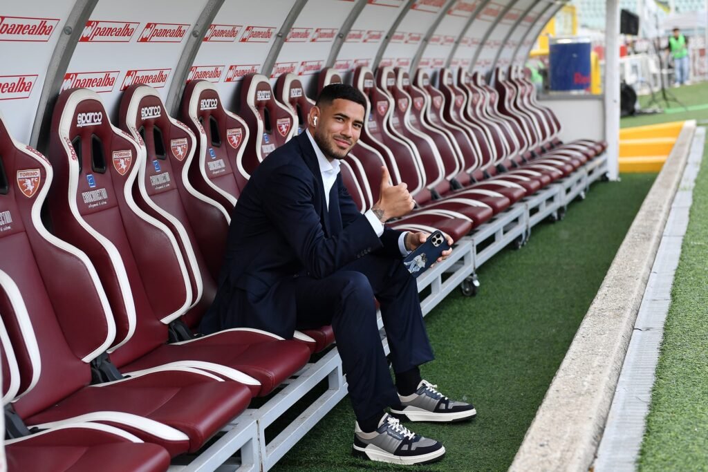 Antonio Sanabria competing for Paraguay during an international fixture.