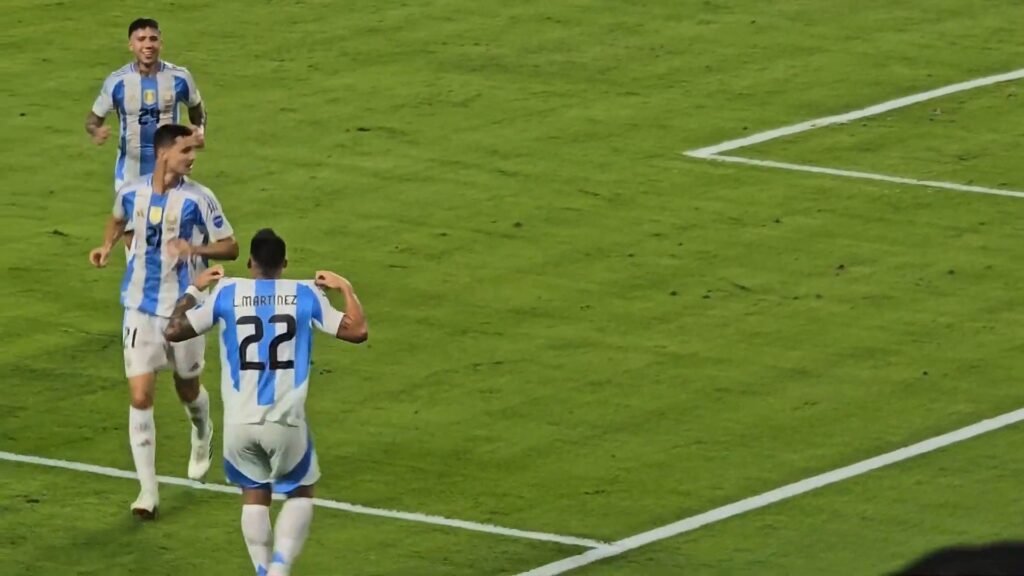 Lautaro Martínez guiding the attack