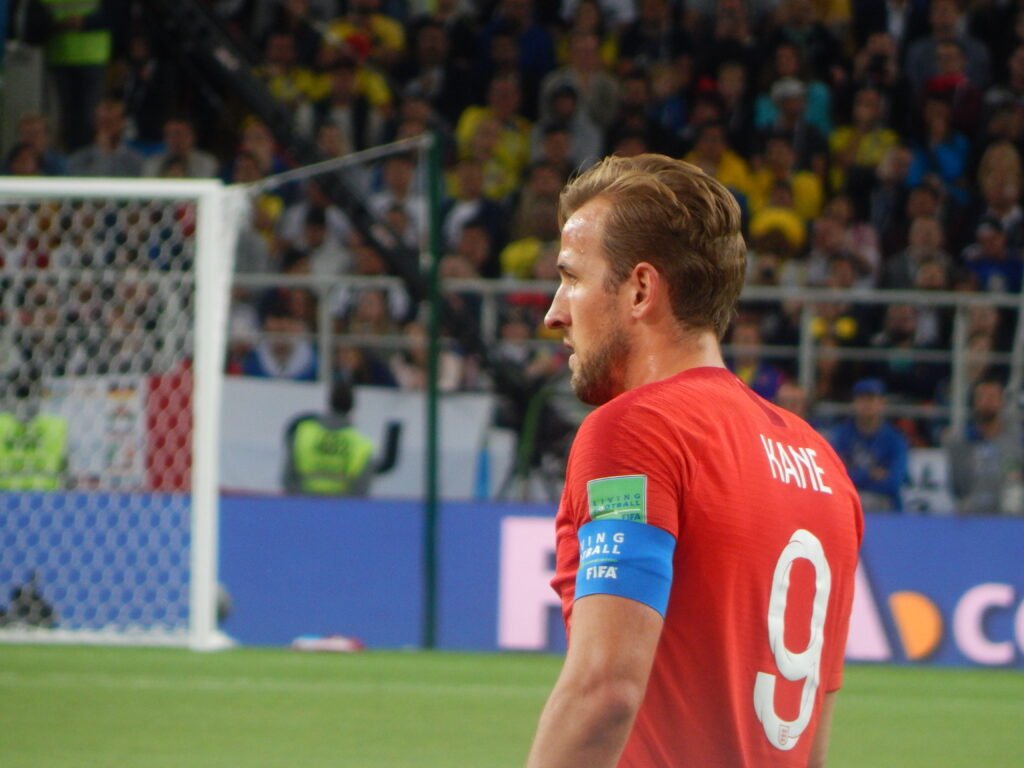 Harry Kane guiding teammates