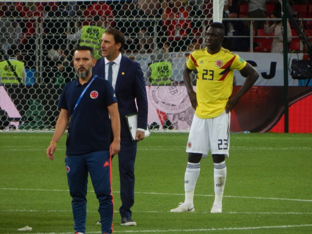Néstor Lorenzo gives tactical instructions on the sideline.