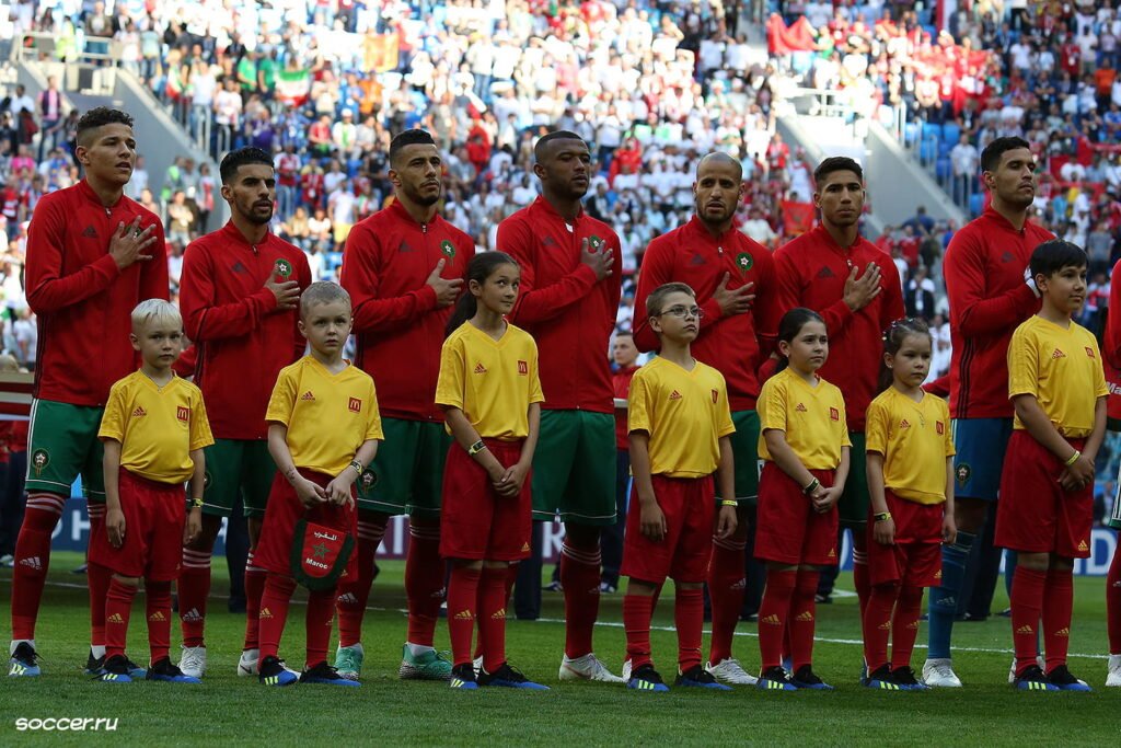 Achraf Hakimi guiding teammates