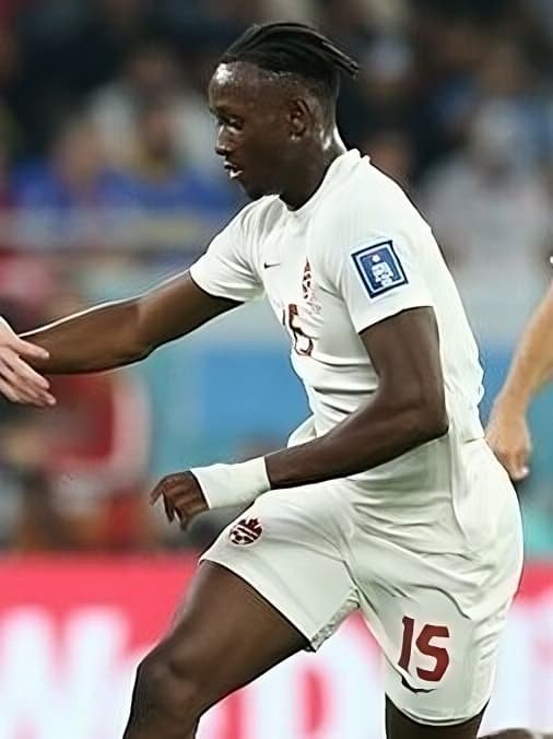 Ismaël Koné carries the ball forward for Canada.