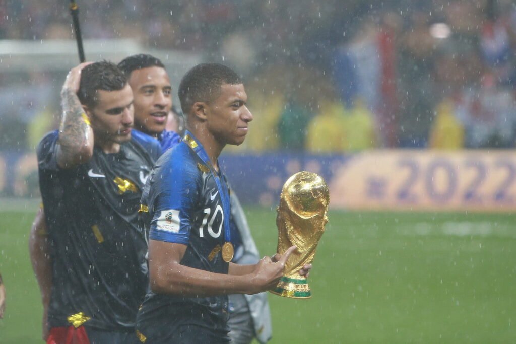 Kylian Mbappé guiding teammates