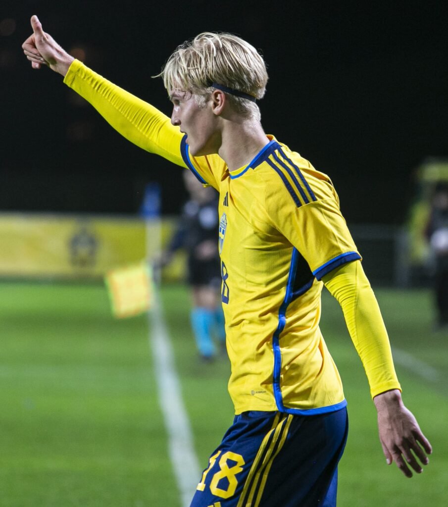Lucas Bergvall controls the ball in midfield.