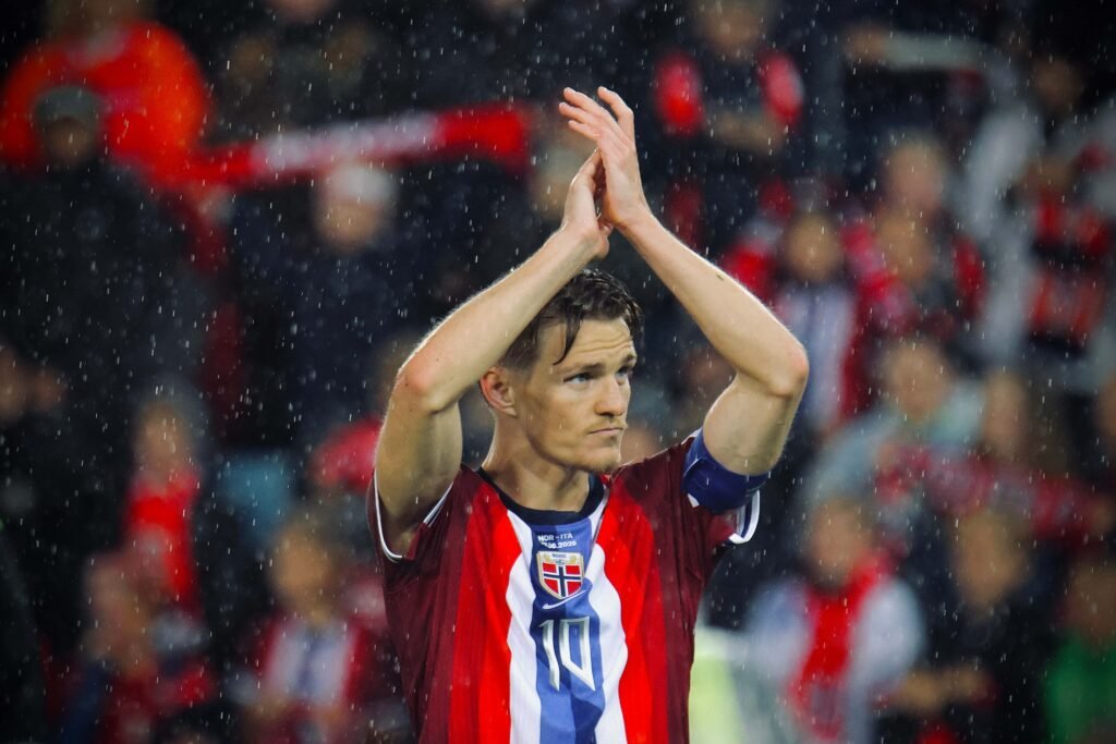 Martin Ødegaard controlling the ball for Norway