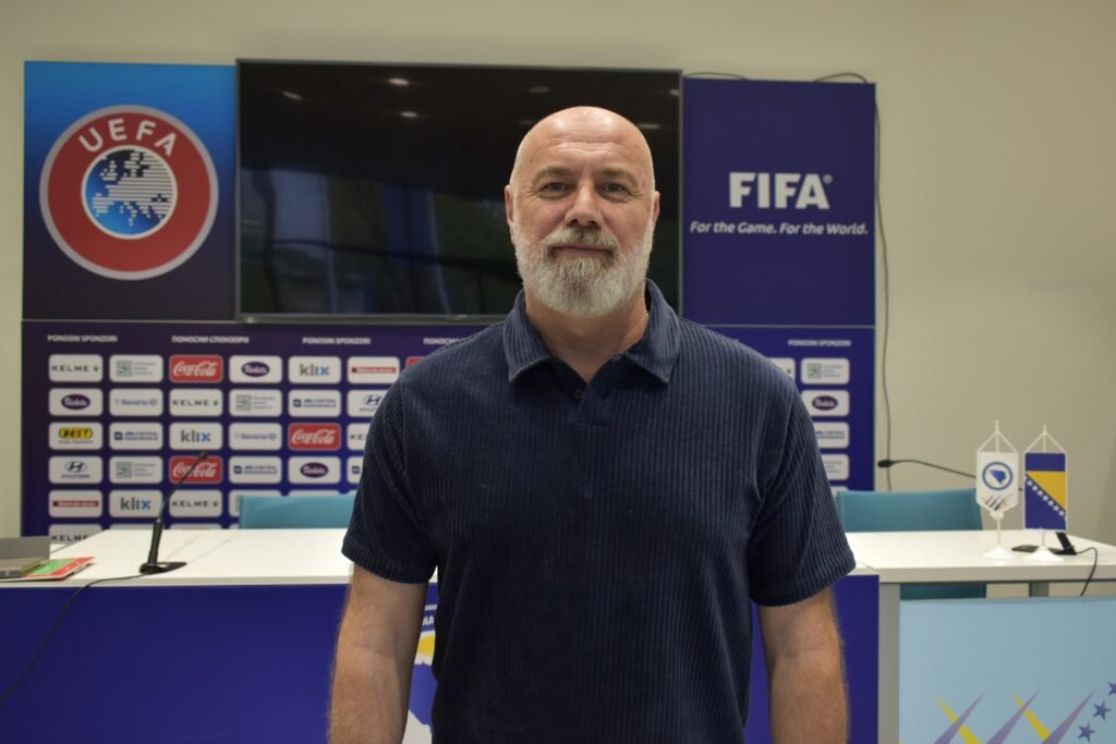 Sergej Barbarez coaching Bosnia Herzegovina national team