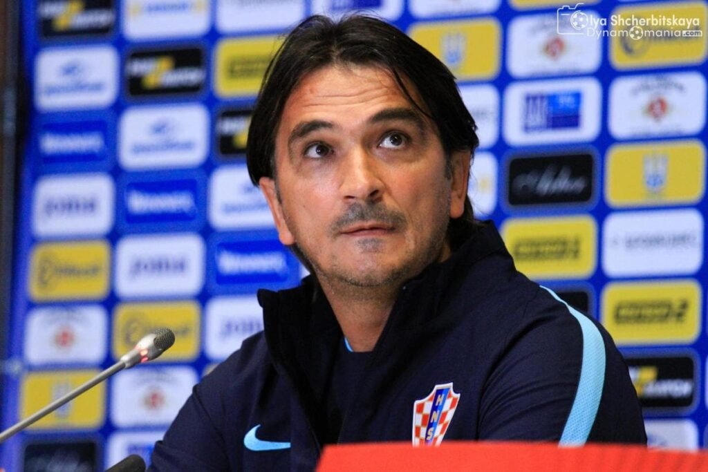 Zlatko Dalić giving instructions on the touchline.
