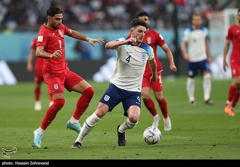 Declan rice dribbling the football